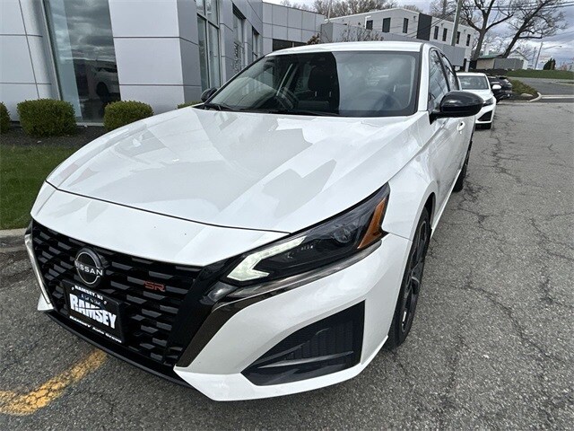 2024 Nissan Altima 2.5 SR photo 4