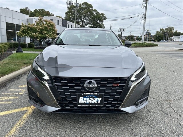 2024 Nissan Altima 2.5 SR photo 2