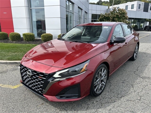 2024 Nissan Altima SR photo 3