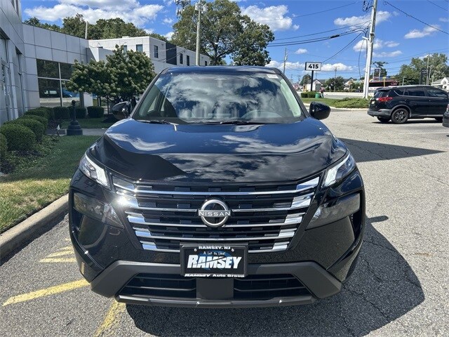 2026 Nissan Rogue SV photo 2