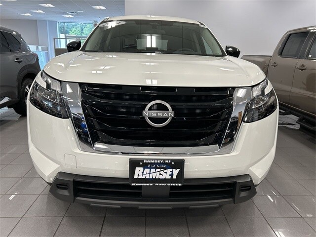 2024 Nissan Pathfinder S photo 3