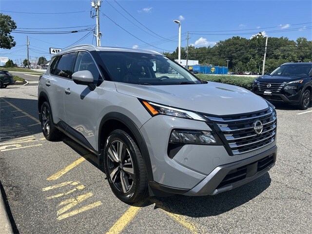 2024 Nissan Rogue SL photo 2