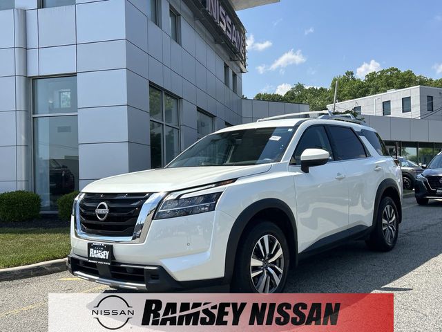 2024 Nissan Pathfinder SL 4WD's photo