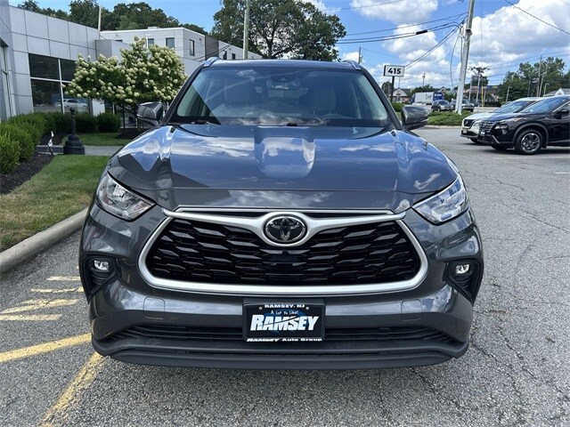 2020 Toyota Highlander XLE photo 3