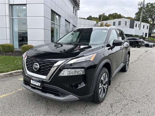 2021 Nissan Rogue SV photo 3