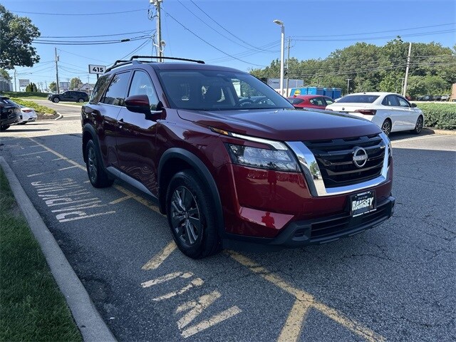 2024 Nissan Pathfinder SV photo 2