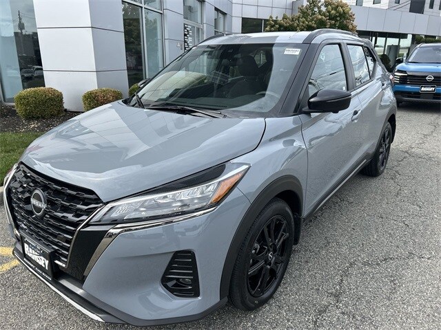2024 Nissan Kicks SR photo 3
