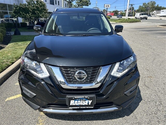 2018 Nissan Rogue SV photo 2