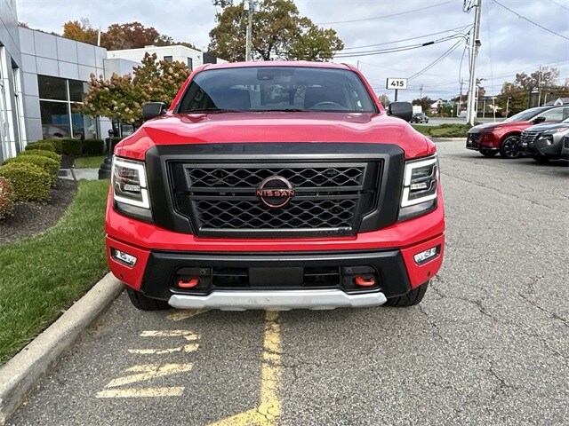 2024 Nissan Titan PRO-4X photo 3