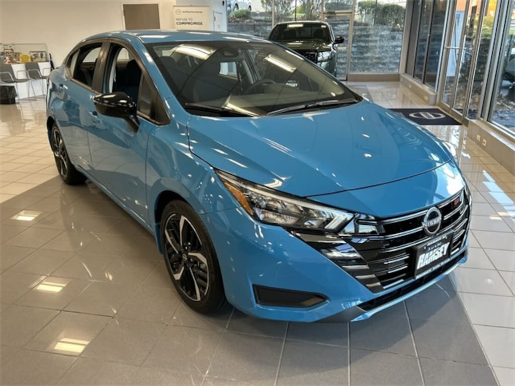 New 2025 Nissan Versa 1.6 SR Sedan