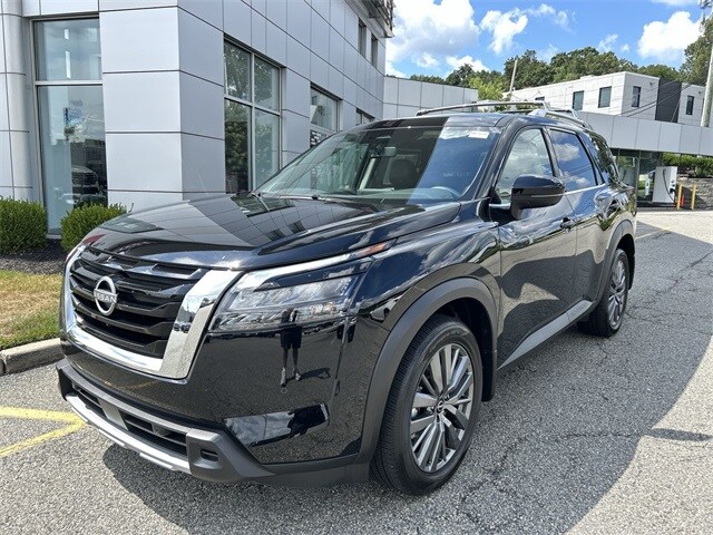 2025 Nissan Pathfinder SL photo 4