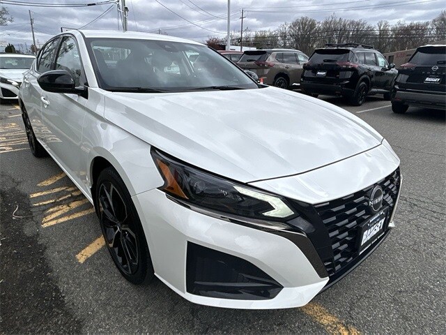 2024 Nissan Altima 2.5 SR photo 2