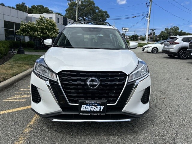 2024 Nissan Kicks SV photo 2