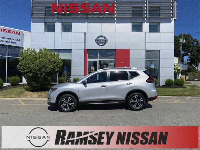 2020 Nissan Rogue SV's photo