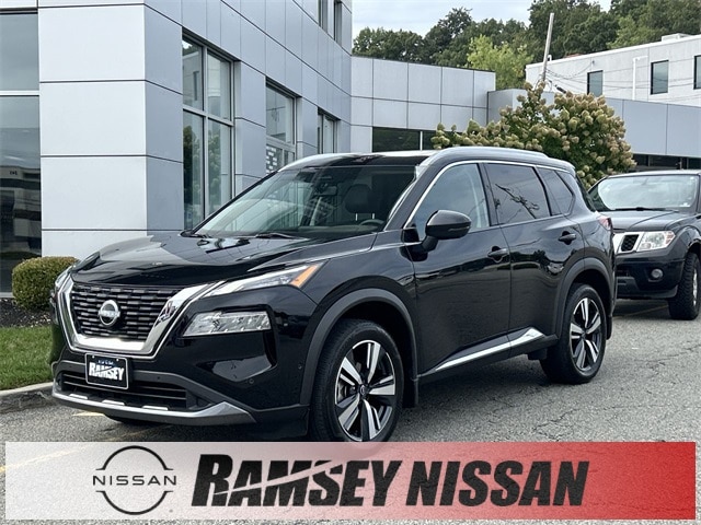 2023 Nissan Rogue SL's photo