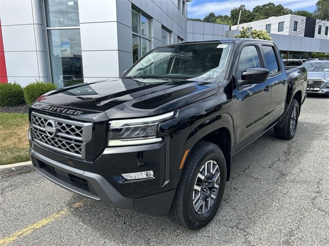 2024 Nissan Frontier SL photo 4