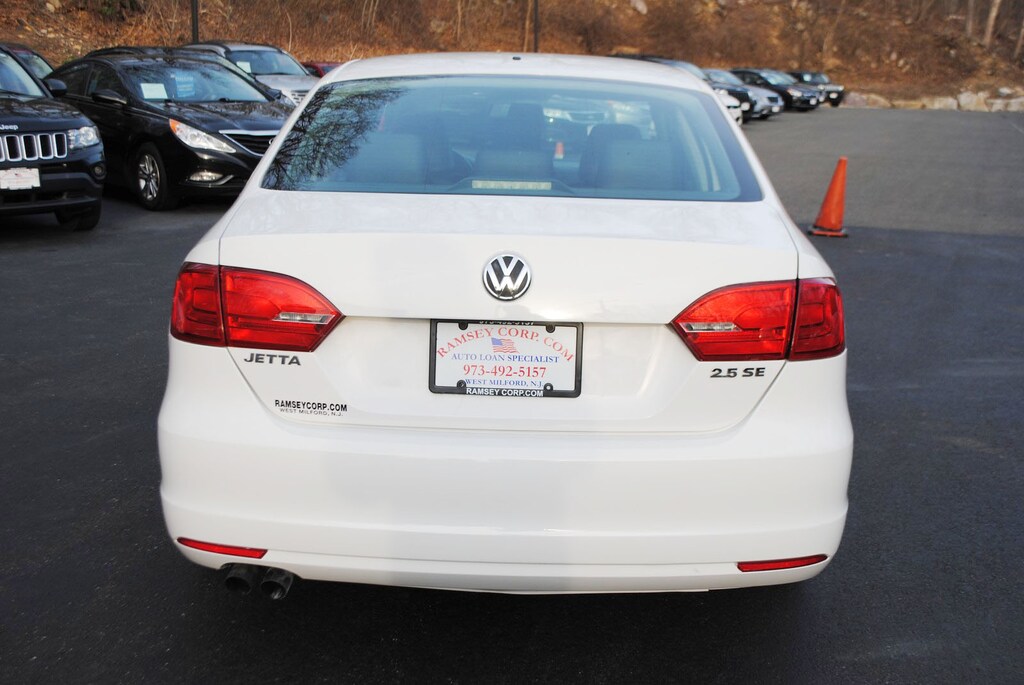 Used 2011 Volkswagen Jetta SE 2.5 Sedan