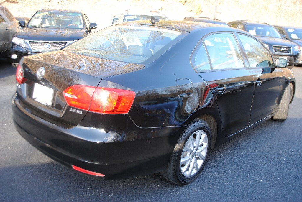 Used 2011 Volkswagen Jetta SE 2.5 Sedan