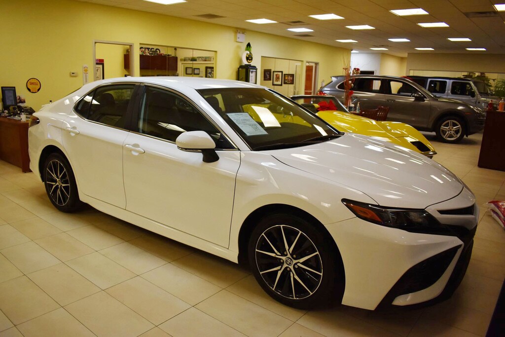 Used 2021 Toyota Camry SE 2.5 Sedan
