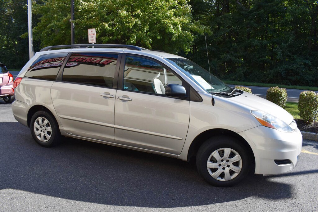 Used 2010 Toyota Sienna LE 3.5 Van