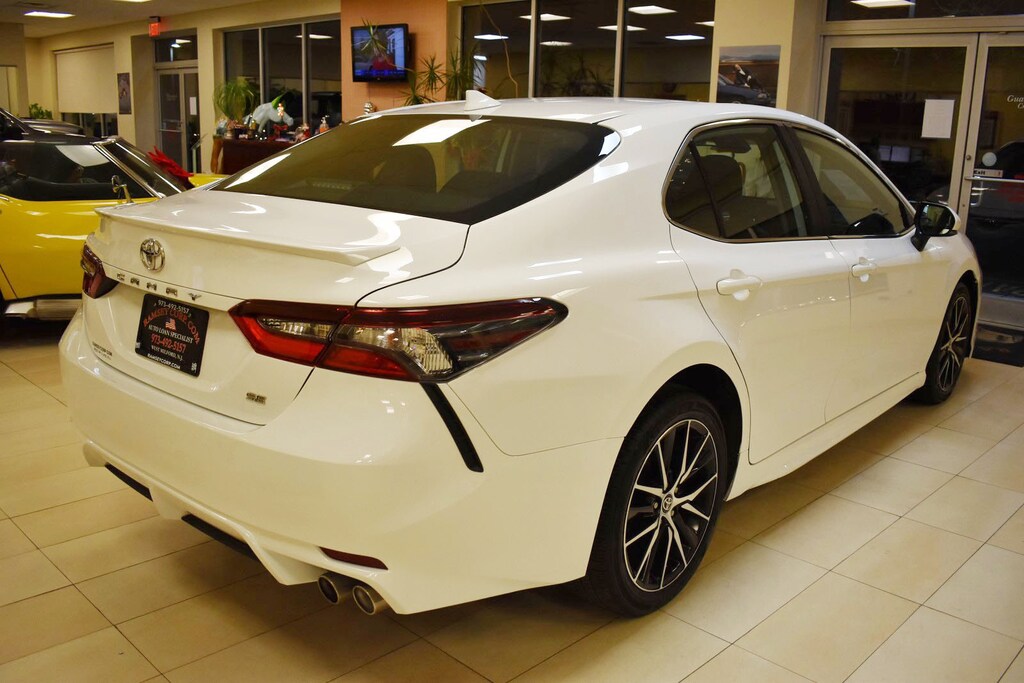 Used 2021 Toyota Camry SE 2.5 Sedan