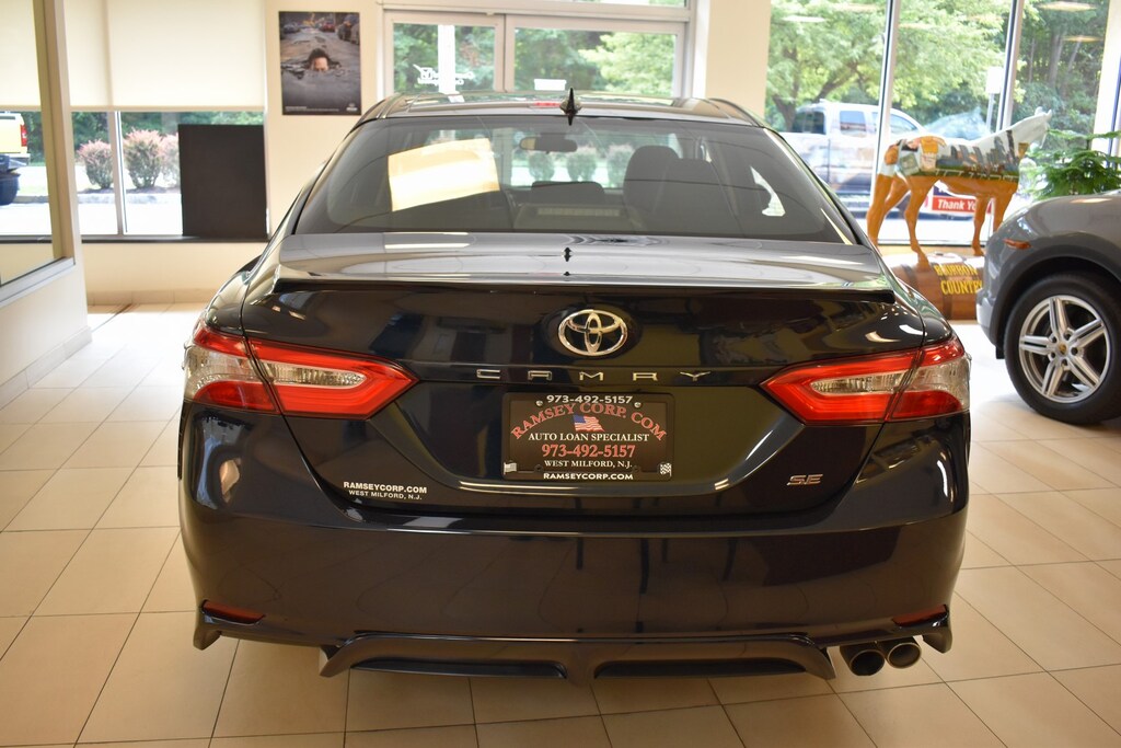 Used 2020 Toyota Camry SE 2.5 Sedan