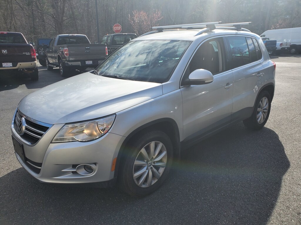 Used 2011 Volkswagen Tiguan SE 2.0T SUV
