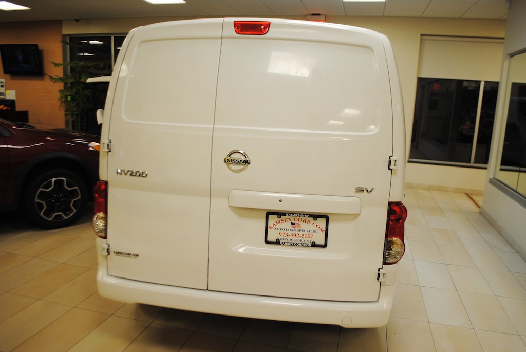 Used 2015 Nissan NV200 SV 2.0 Van Compact Cargo Van