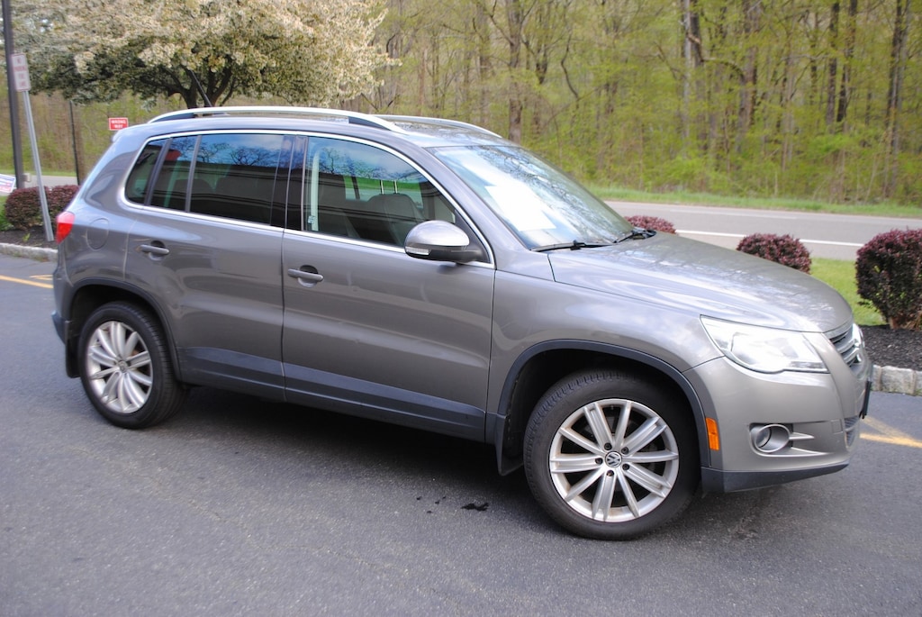 Used 2011 Volkswagen Tiguan SE 2.0 SUV