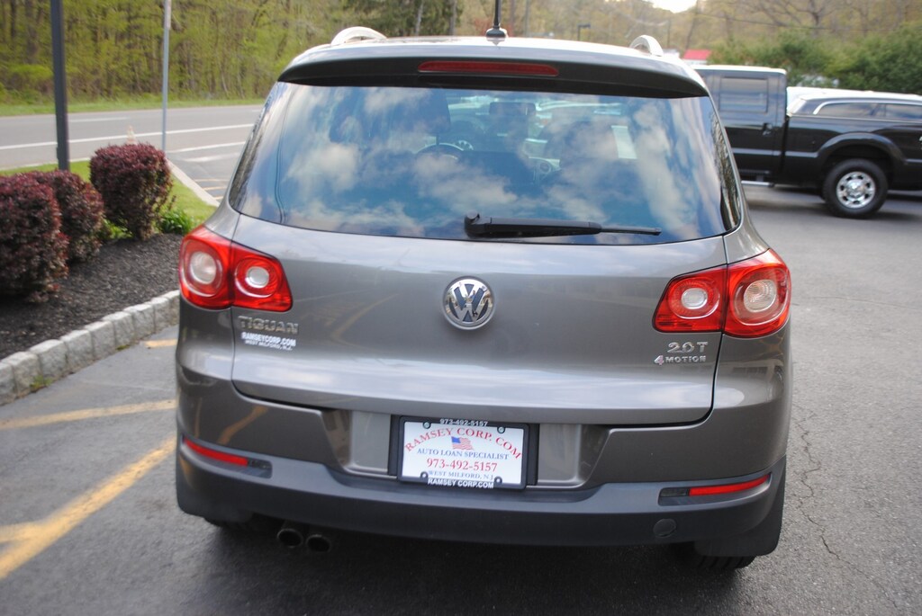 Used 2011 Volkswagen Tiguan SE 2.0 SUV