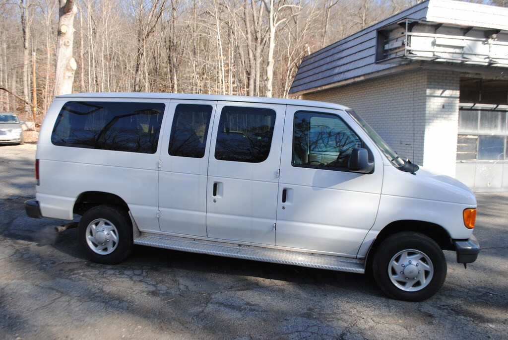Used 2007 Ford E-350 Super Duty XLT 5.4 Wagon Wagon