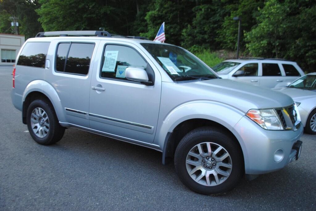 Used 2011 Nissan Pathfinder SE 4.0 SUV