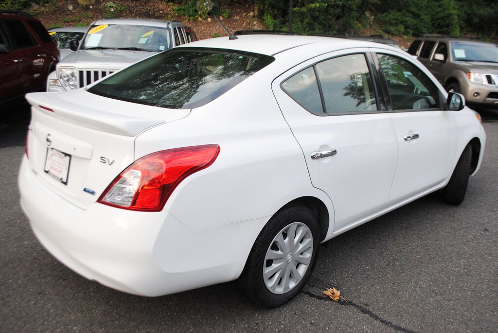 Used 2014 Nissan Versa SV 1.6 Sedan
