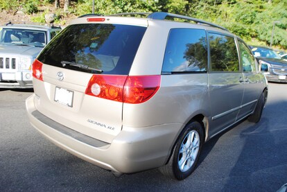 2020 Toyota Sienna 7 Passenger Xle Premium 4 Door Awd Minivan Standardequipment