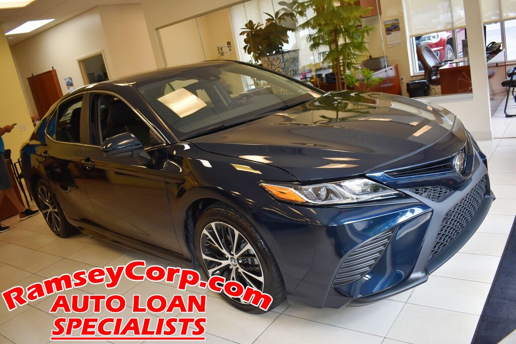 Used 2020 Toyota Camry SE 2.5 Sedan