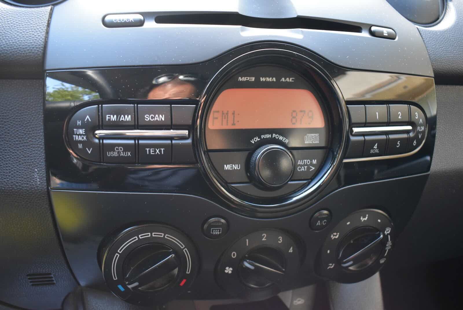 2013 Mazda Mazda2 Sport - Photo 22