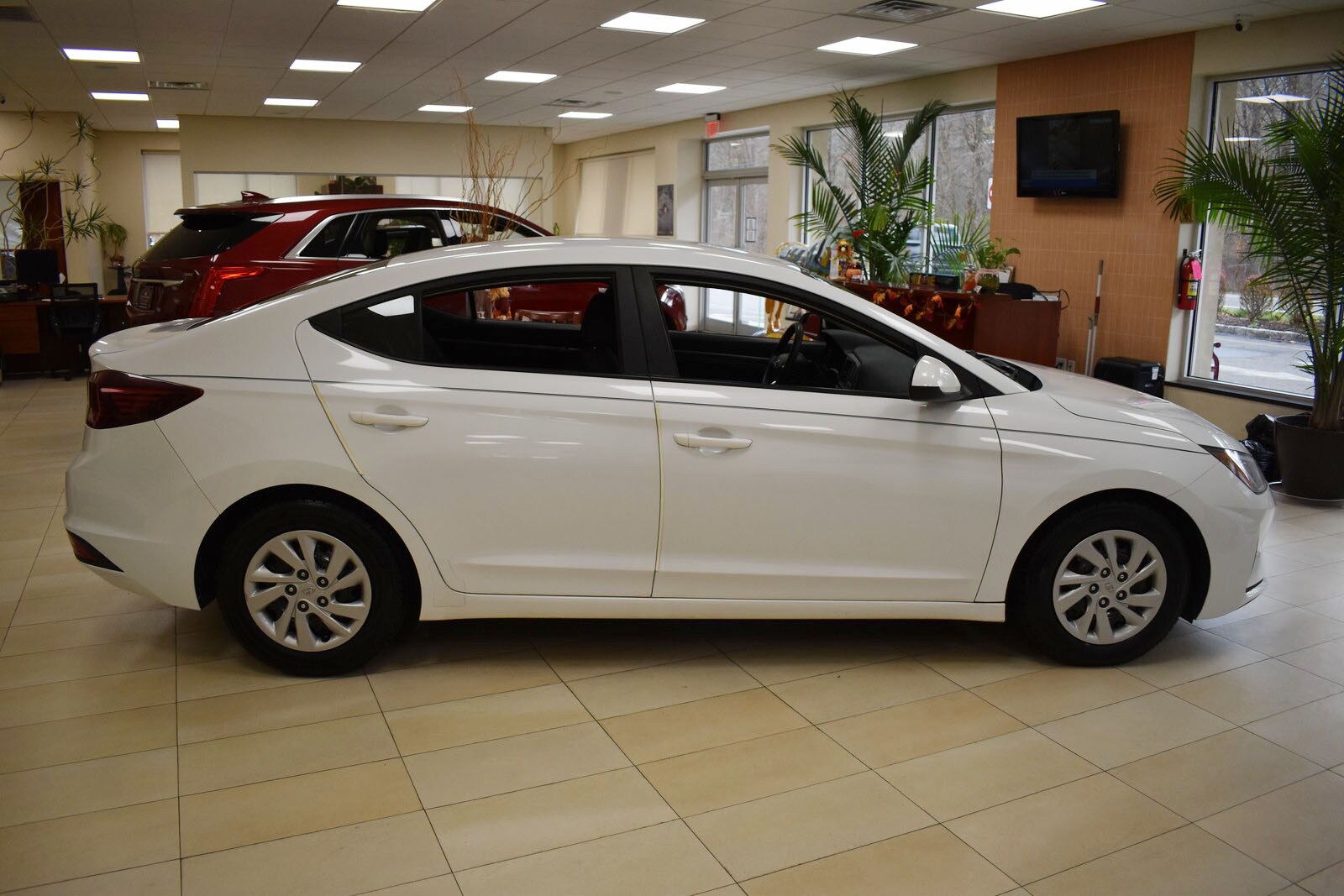 2019 Hyundai Elantra SE photo 2