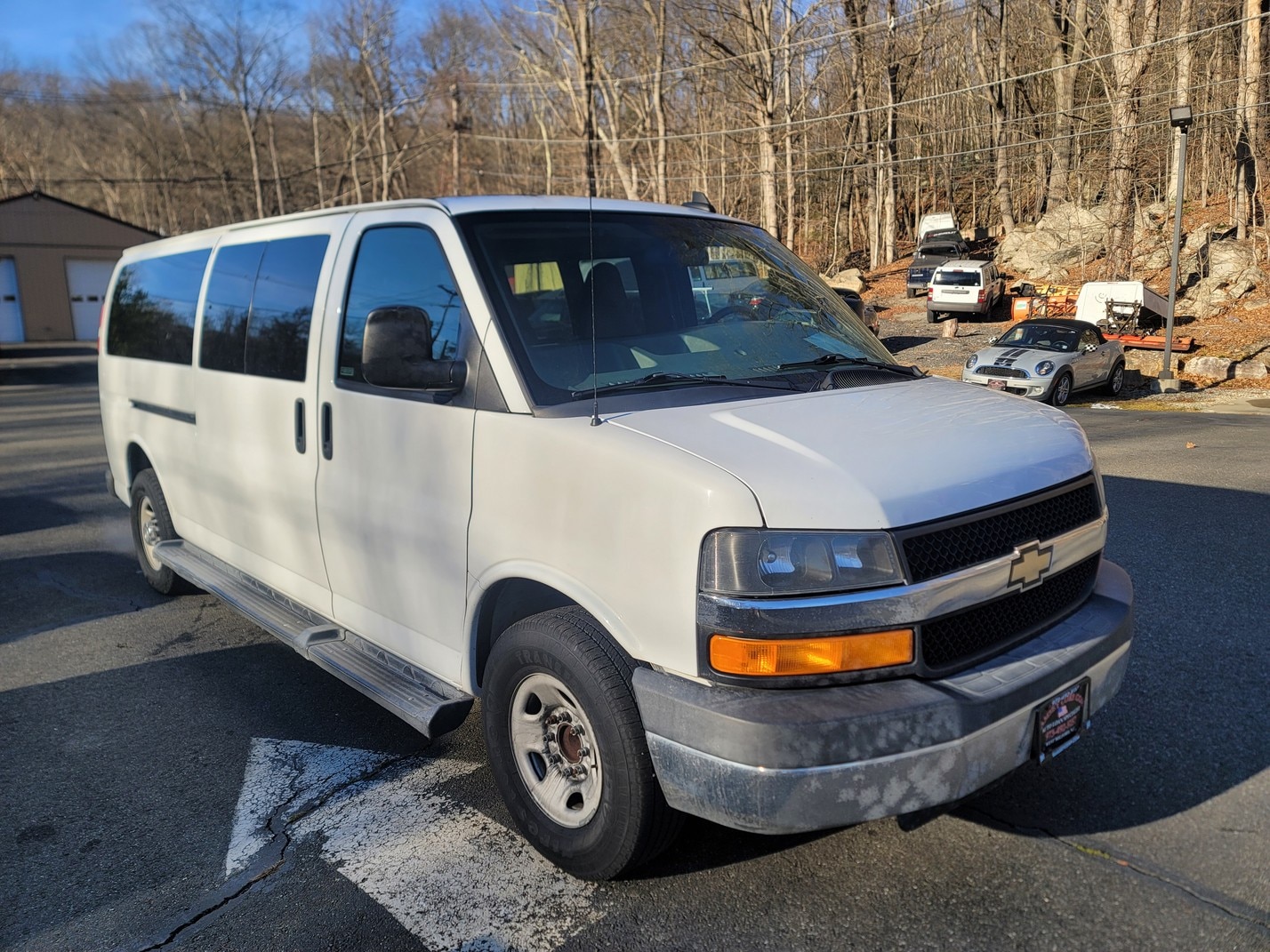 2016 Chevrolet Express Passenger LS's photo