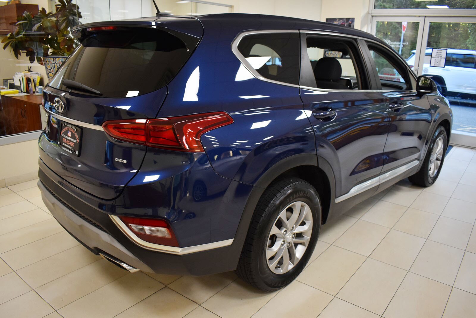 2019 Hyundai Santa Fe SE photo 3