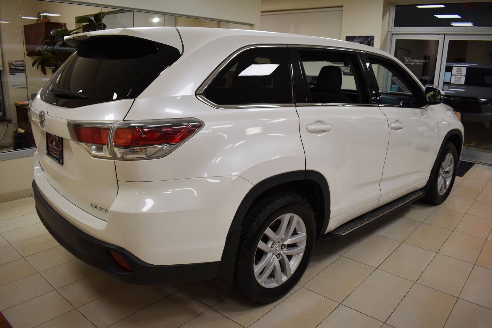 2015 Toyota Highlander LE photo 3