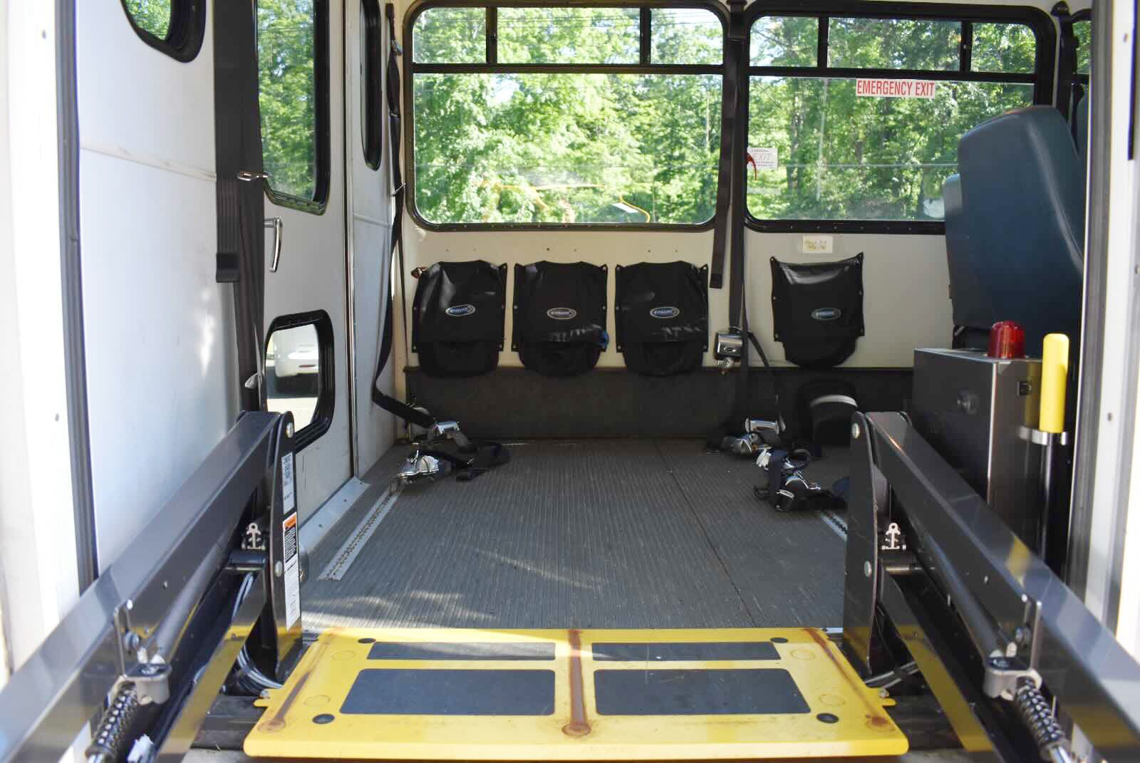 2005 Ford Econoline - Photo 37