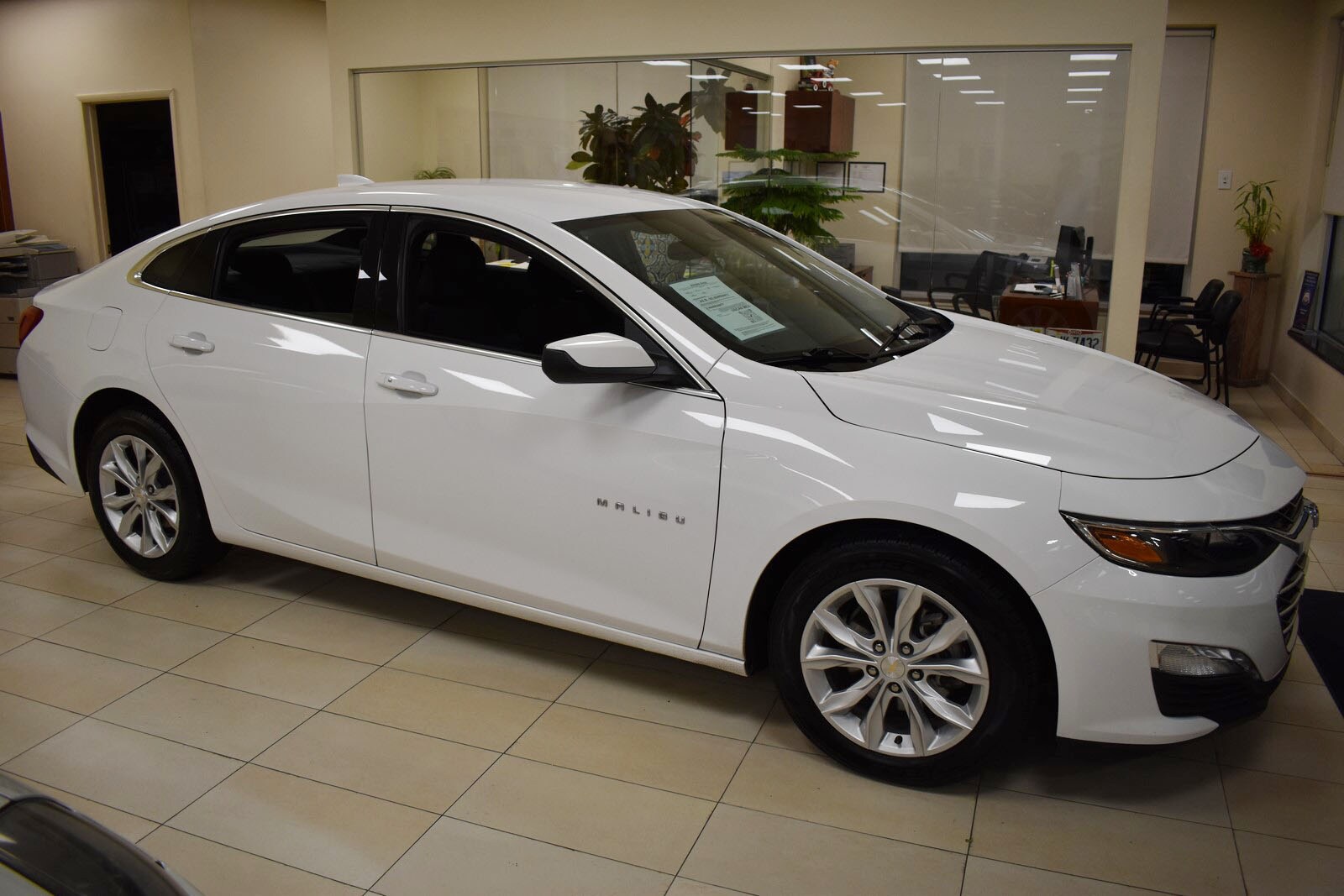 2025 Chevrolet Malibu 1LT photo 2