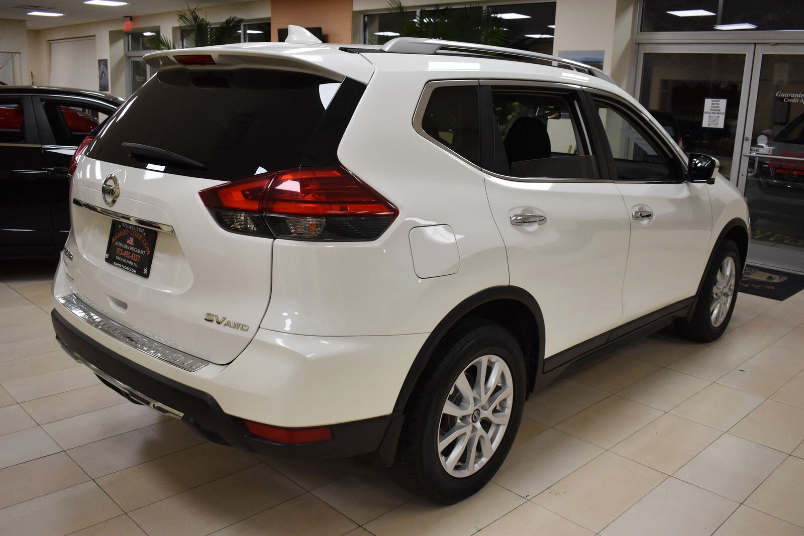 2017 Nissan Rogue SV photo 3