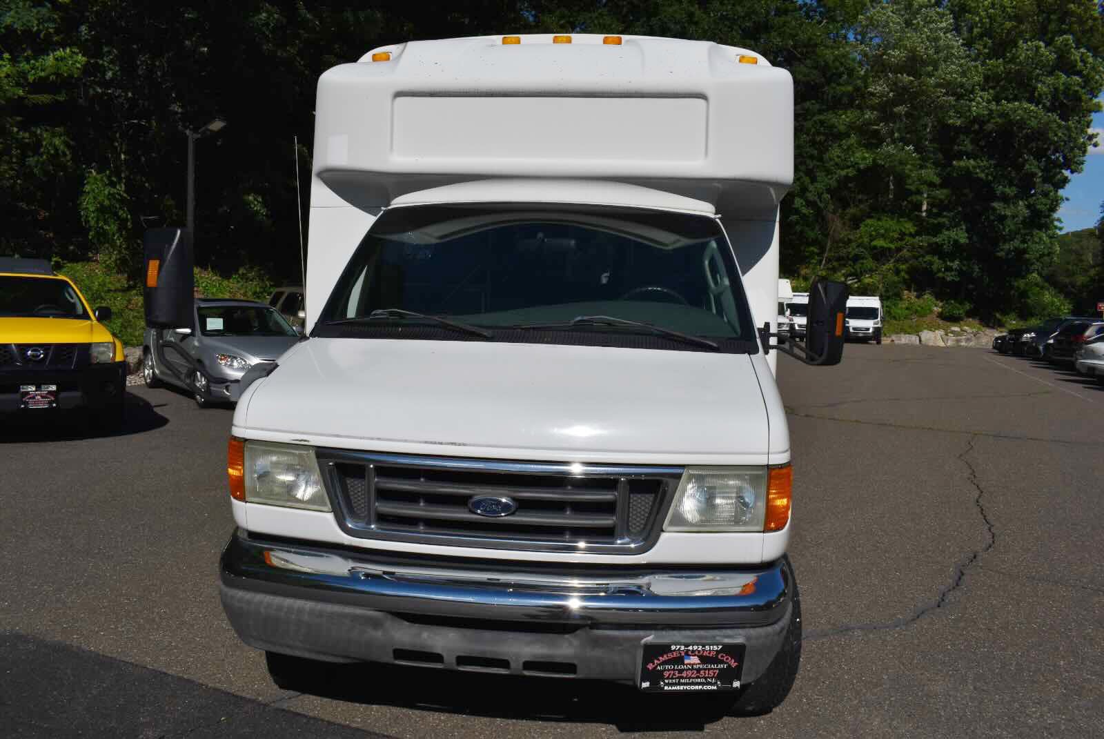 2005 Ford Econoline - Photo 9