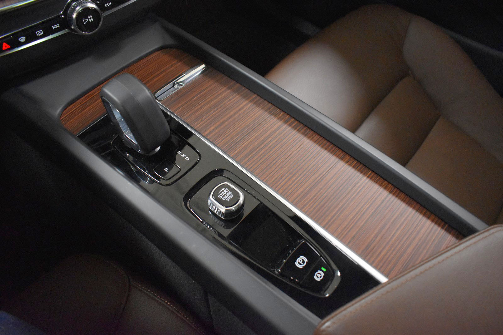 2024 Volvo XC60 Plus - Photo 17