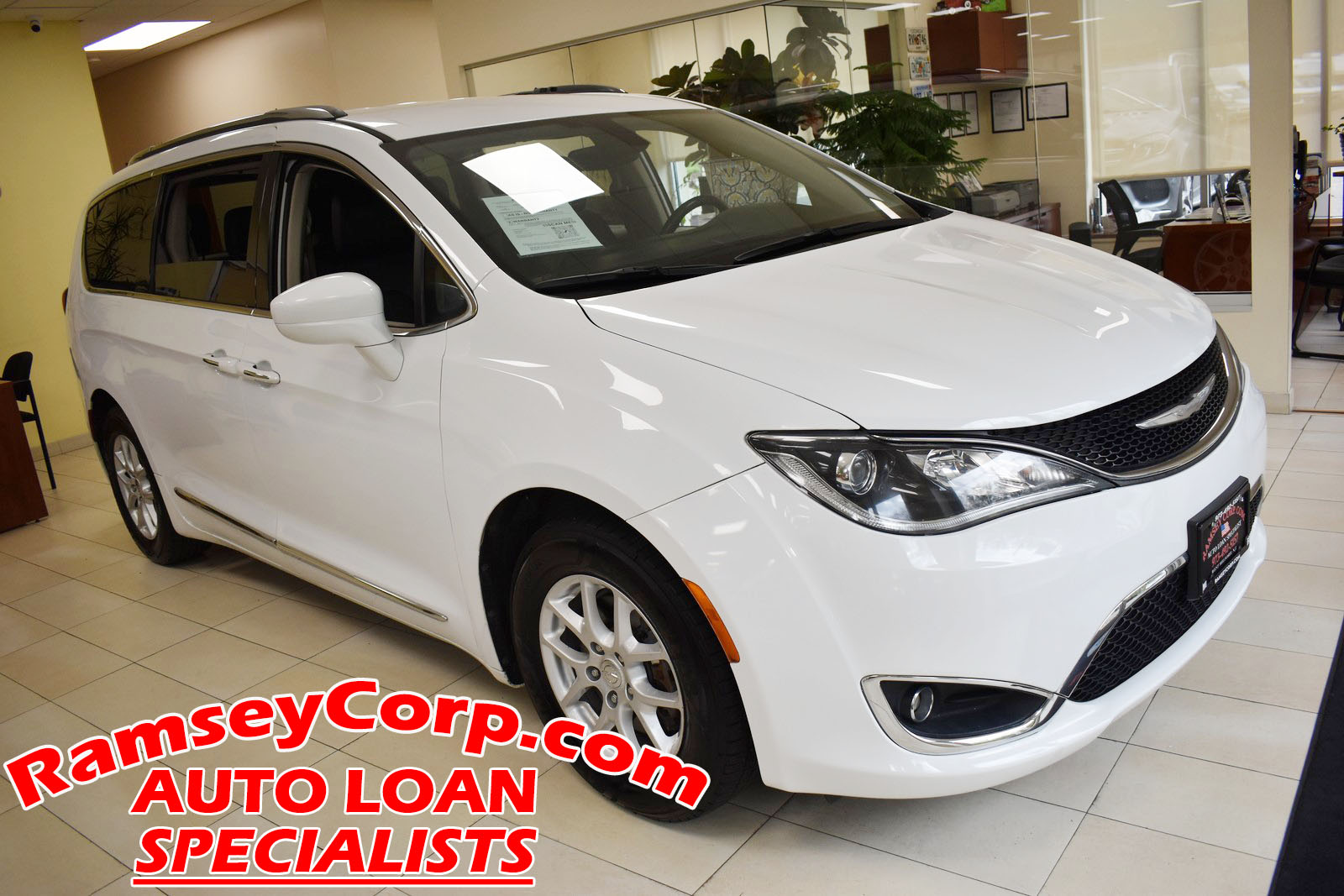 2018 Chrysler Pacifica Touring L's photo