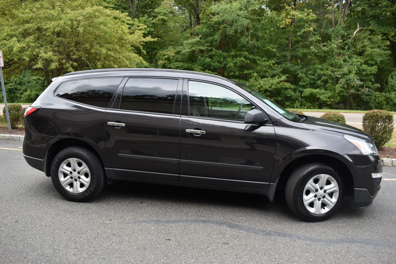 2015 Chevrolet Traverse LS photo 2