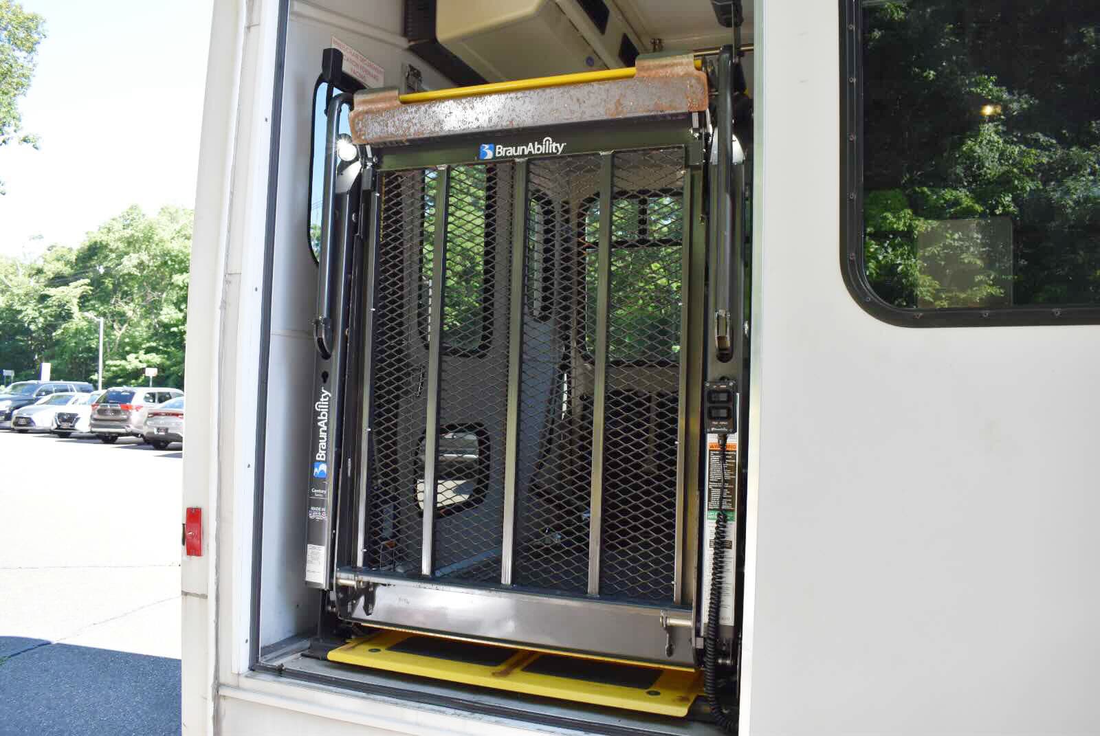 2005 Ford Econoline - Photo 32