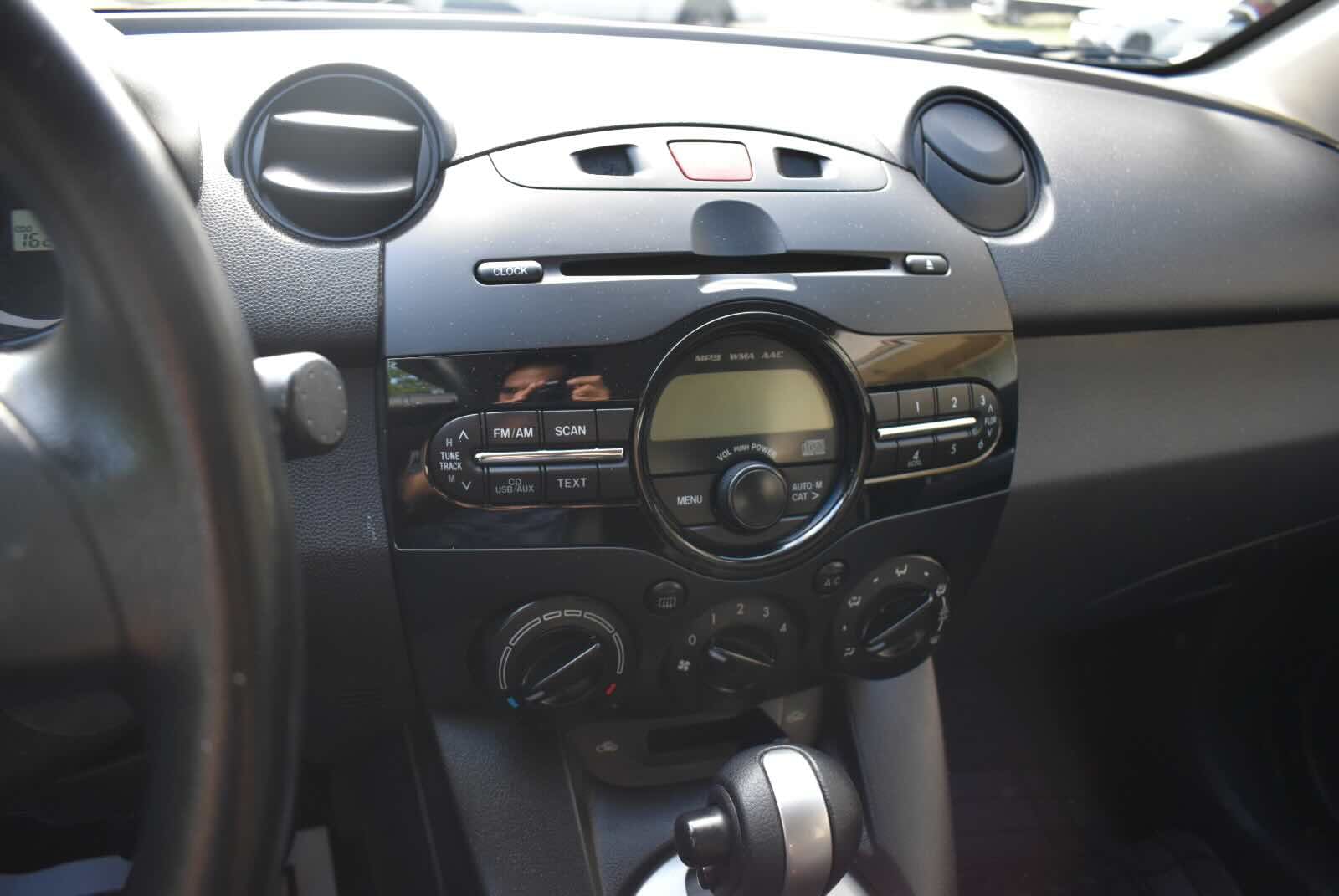 2013 Mazda Mazda2 Sport - Photo 18