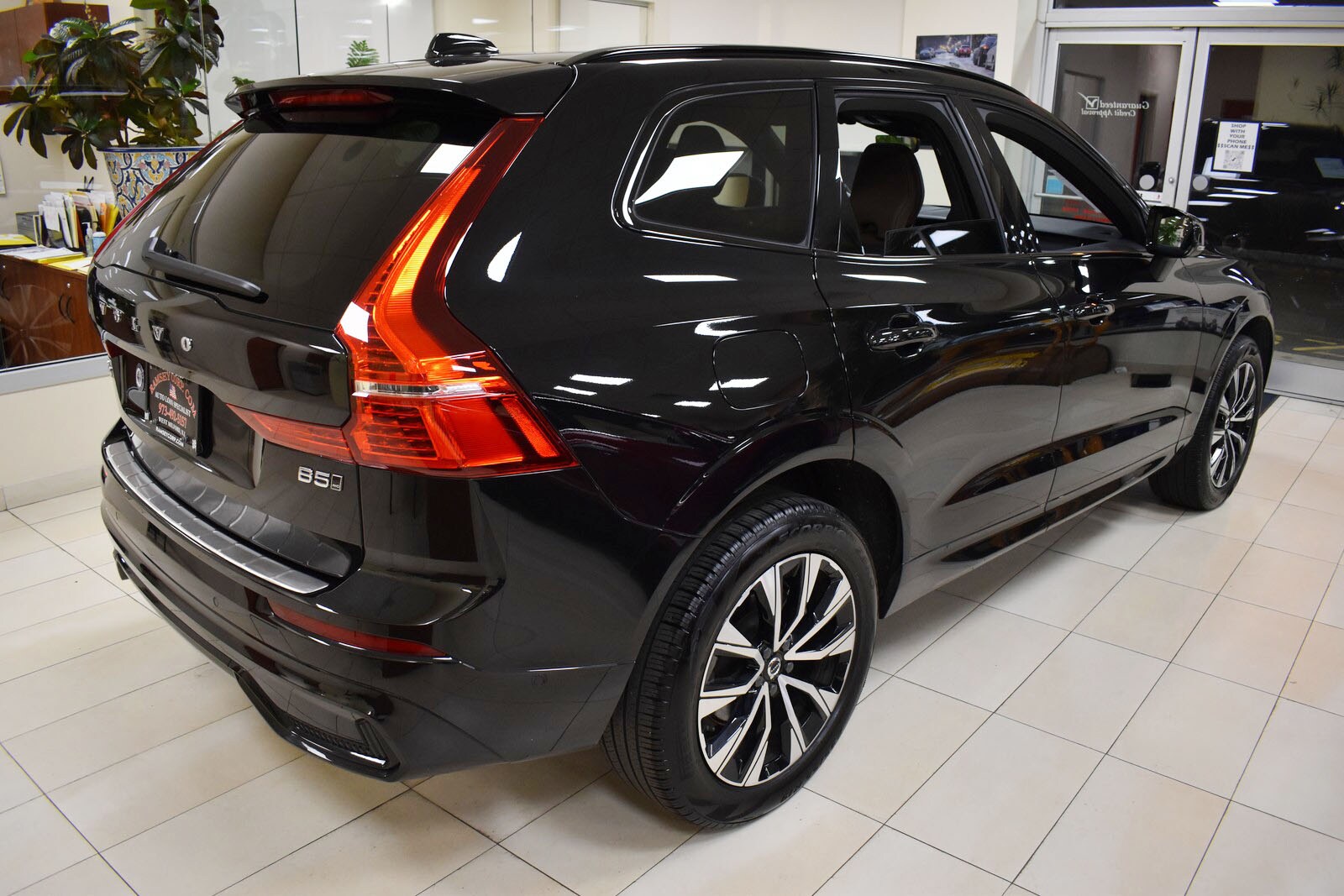 2024 Volvo XC60 B5 Plus photo 3